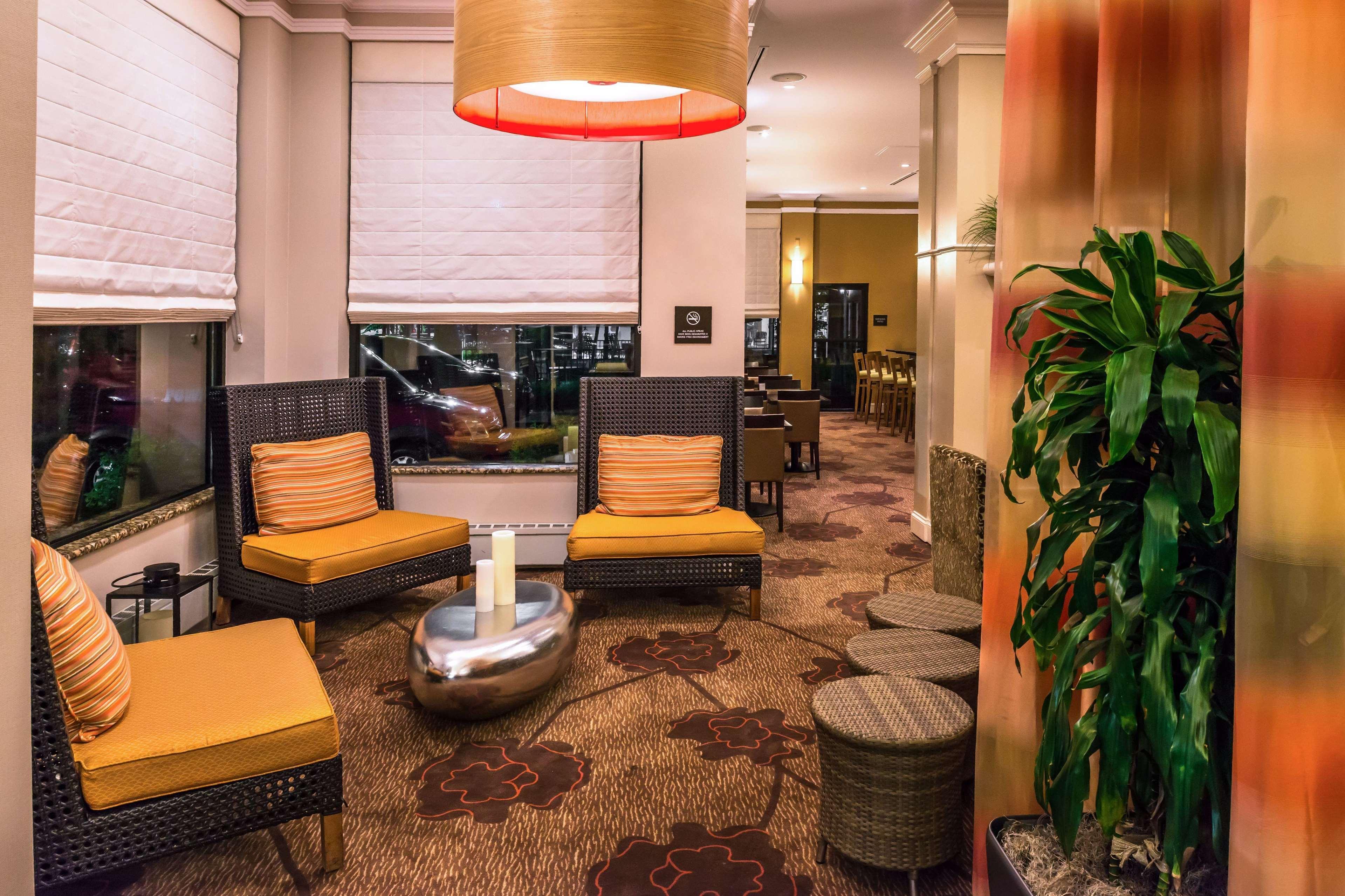 Hilton Garden Inn Detroit Southfield Exterior photo