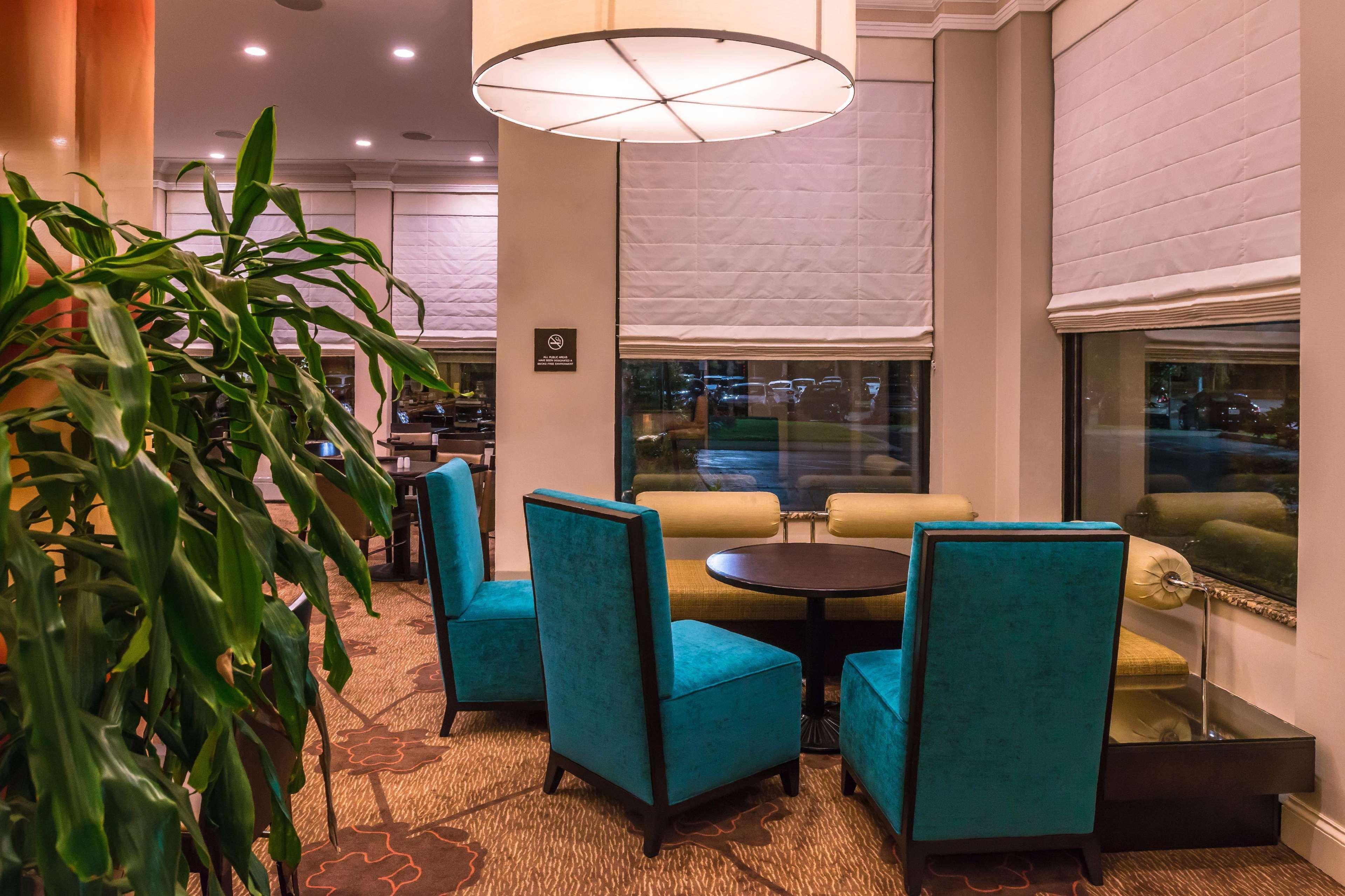 Hilton Garden Inn Detroit Southfield Exterior photo