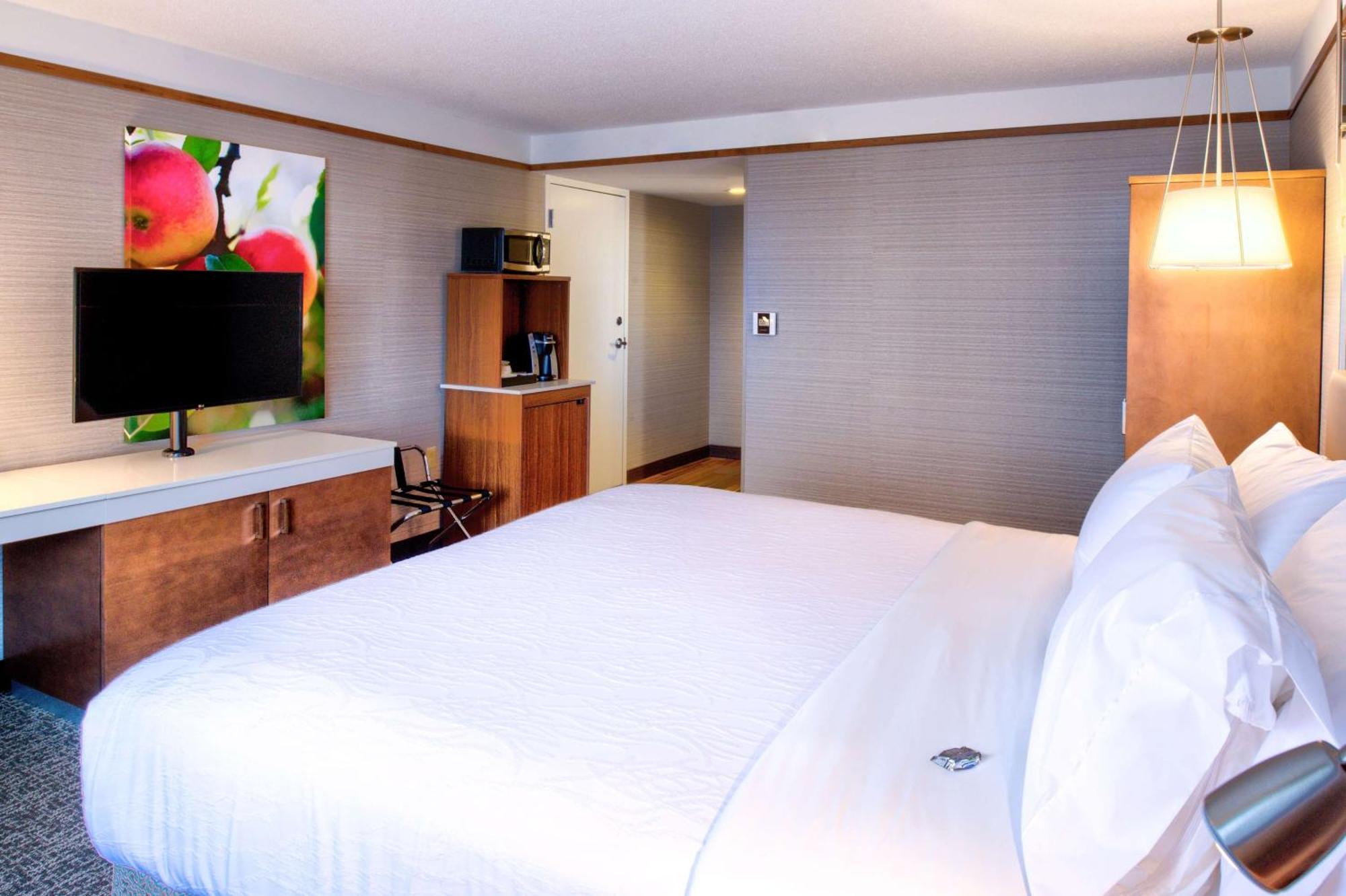 Hilton Garden Inn Detroit Southfield Exterior photo