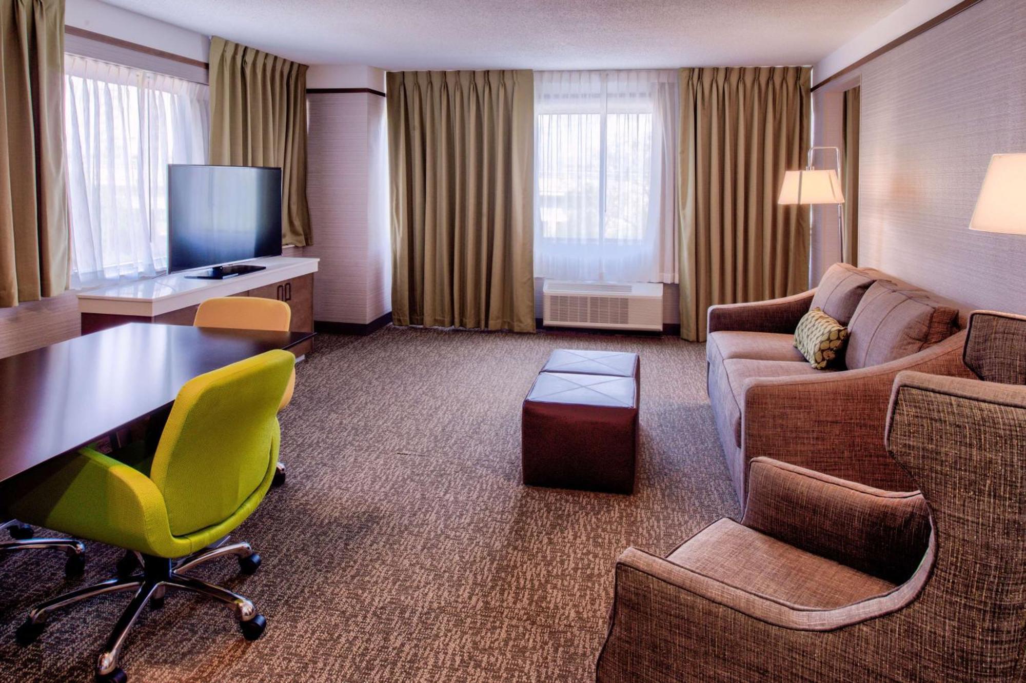 Hilton Garden Inn Detroit Southfield Exterior photo